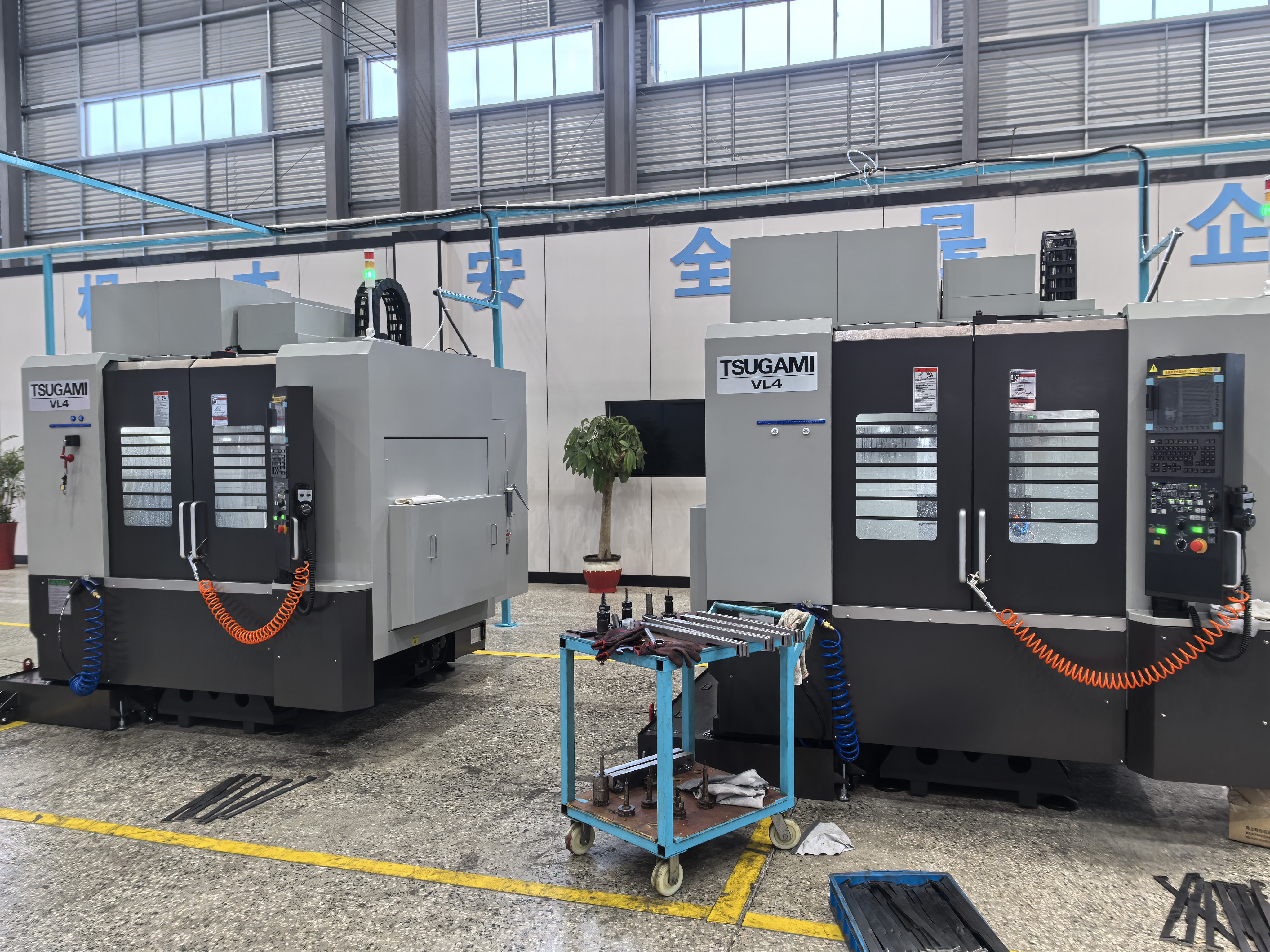 兩臺(tái) VL4 精密加工中心交付  客戶(hù)即刻投...